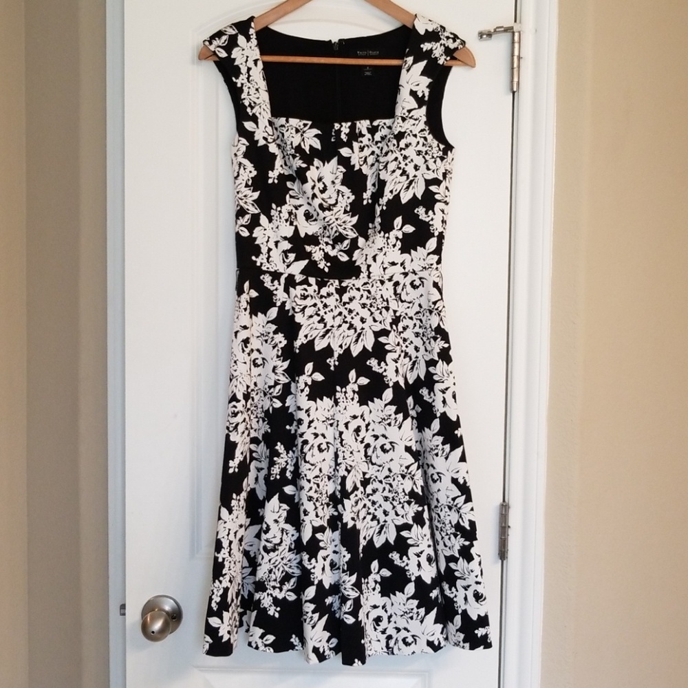 🚫SOLD🚫 White House Black Market A line dress